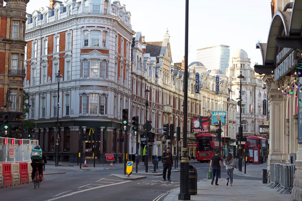 A Guide To Sightseeing In Piccadilly & Where To Stay